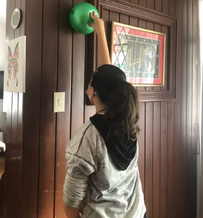 Ejercicio de hombro con pelota